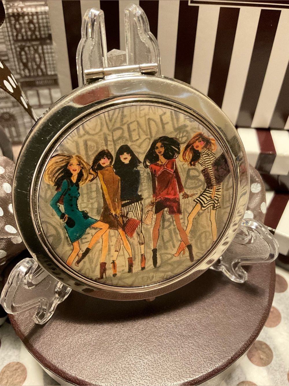 Well Loved Henri Bendel Compact Mirror - PLEASE READ - Picture 2 of 12